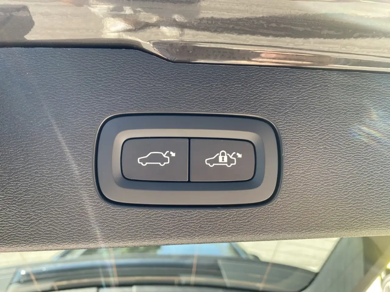 Volvo V60 Ultimate Dark B4 Benzin Bowers&Wilkins HeadUP Stan — Vehicle gallery 23
