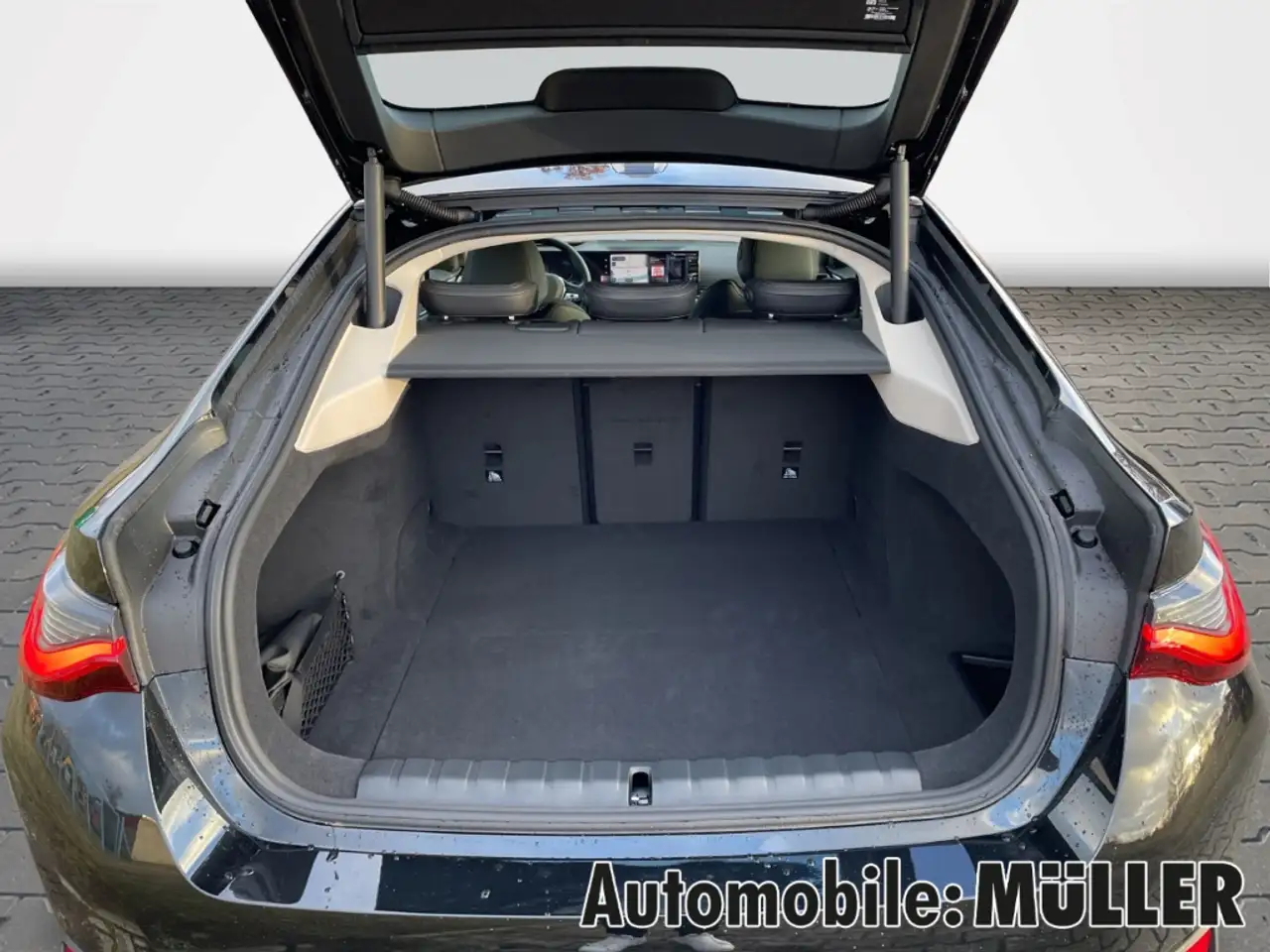 BMW i4 eDrive35 Gran Coupe Navi Klima RFK Laserlicht Sitz — معرض صور السيارة 10