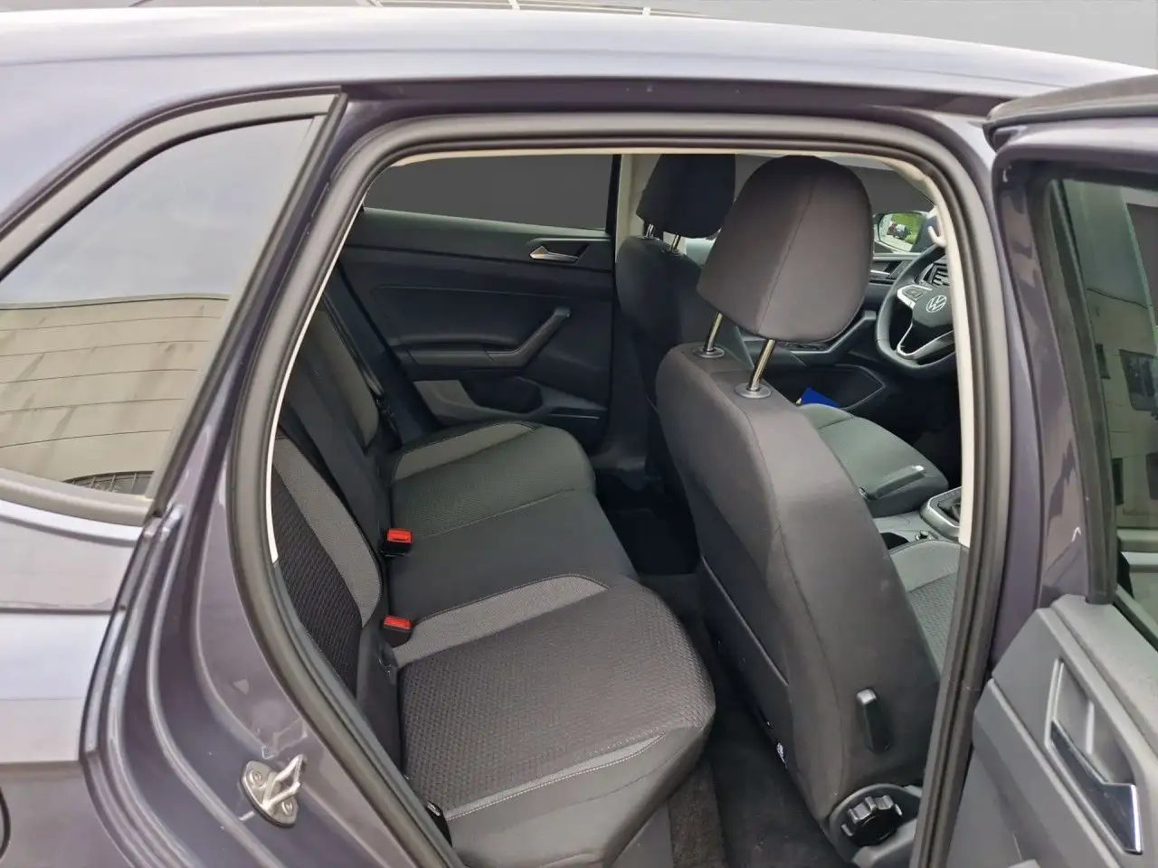 Volkswagen Polo 1.0 TSI Life LED Klima Einparkhilfe — Galería del vehículo 17