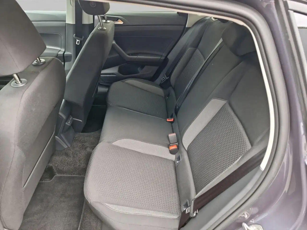 Volkswagen Polo 1.0 TSI Life LED Klima Einparkhilfe — Galería del vehículo 12
