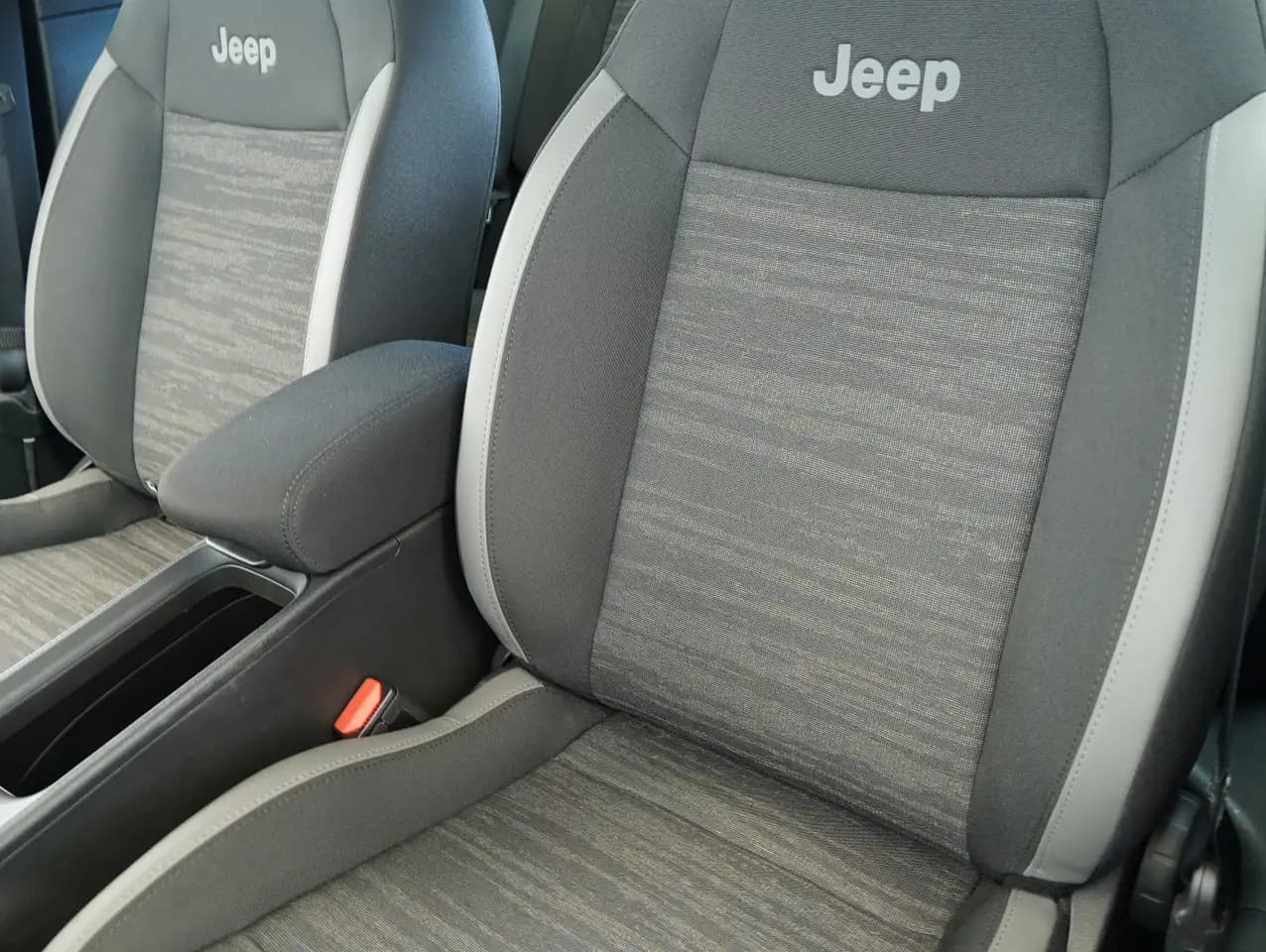 Jeep Avenger 1.2 T-GDI Longitude — Vehicle gallery 9