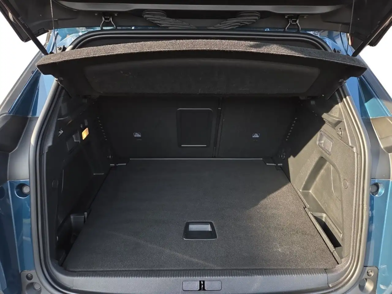 Peugeot 3008 Allure Pack 136 Hybrid Aut+Klima+Navi — معرض صور السيارة 5