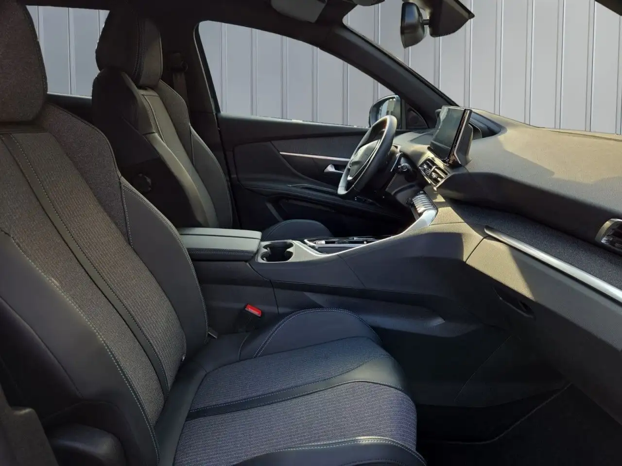 Peugeot 3008 Allure Pack 136 Hybrid Aut+Klima+Navi — معرض صور السيارة 11