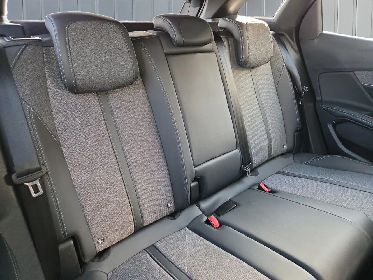 Peugeot 3008 Allure Pack 136 Hybrid Aut+Klima+Navi — معرض صور السيارة 13