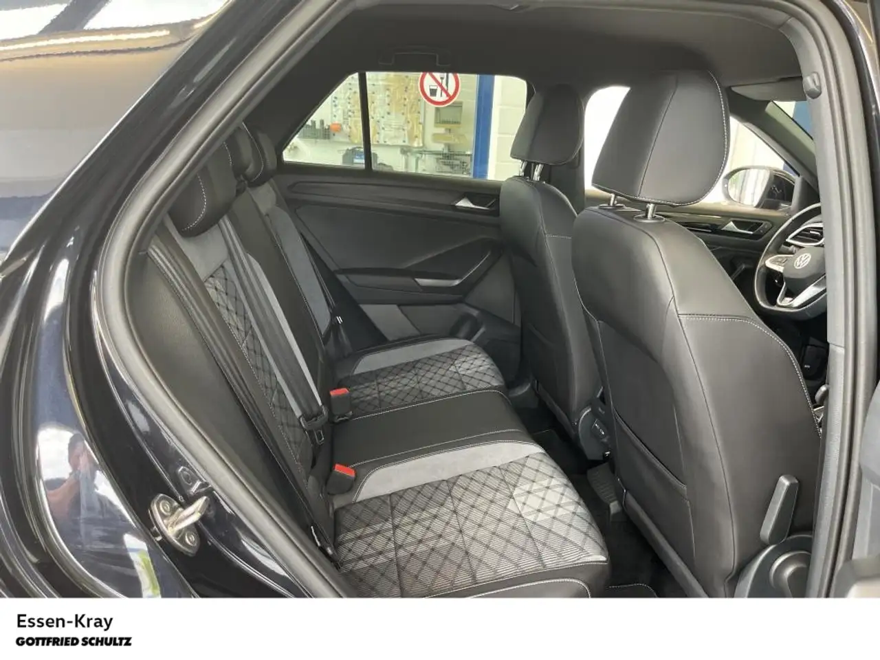 Volkswagen T-Roc R-Line 1.5 TSI DSG LED Navi Parkpilot — Galería del vehículo 6