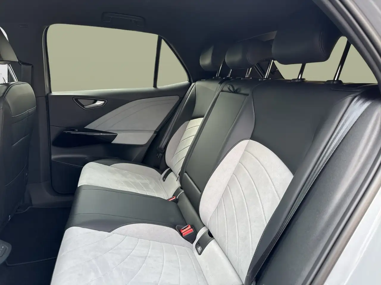 Volkswagen ID.3 Pro MOVE CAM ACC LM19 NAVI SITZHEIZUNG — Galería del vehículo 11
