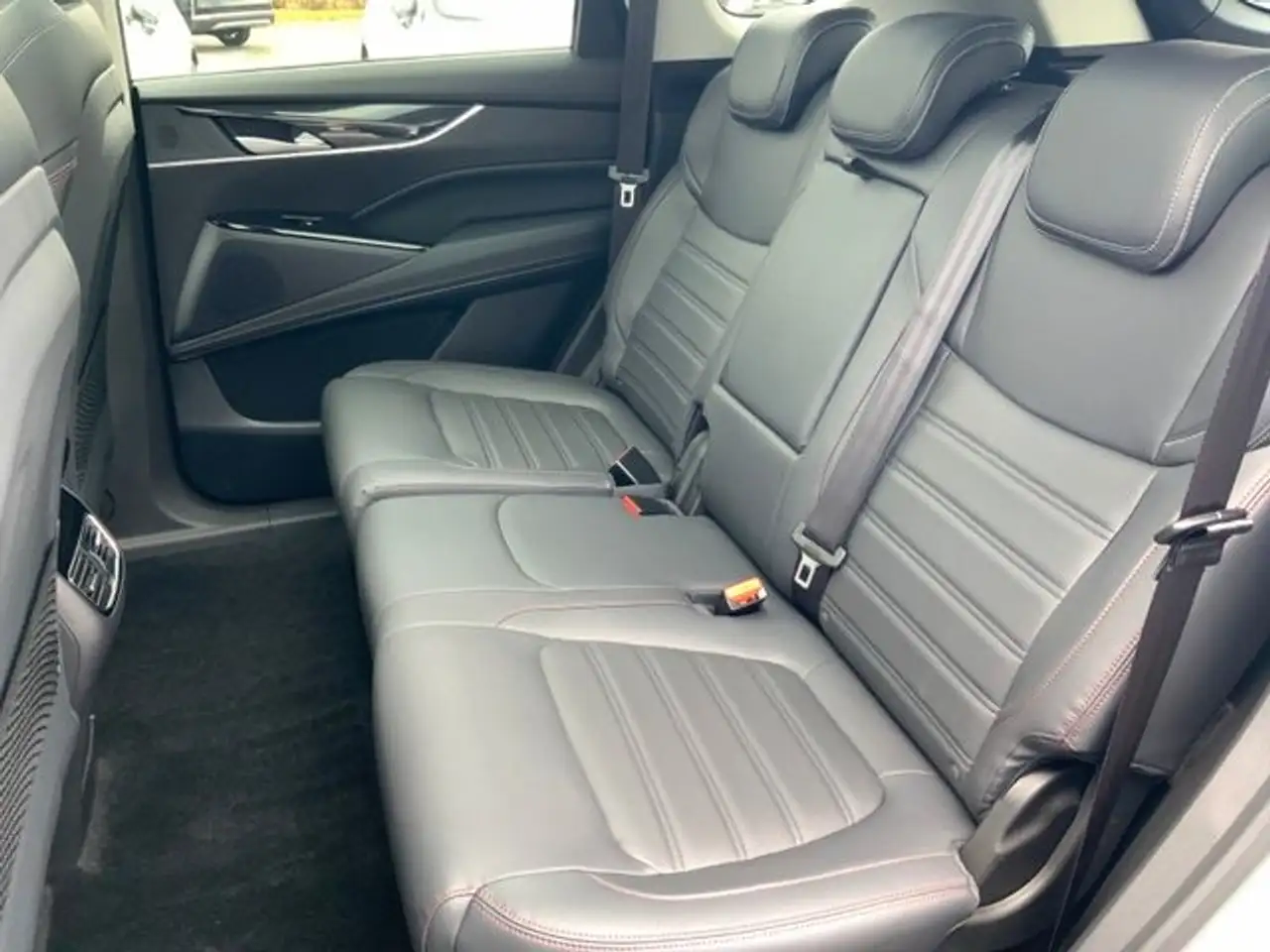 Maxus Sonstige Grand SUV 70kWh +Tempomat+PanoDach+ — Vehicle gallery 19
