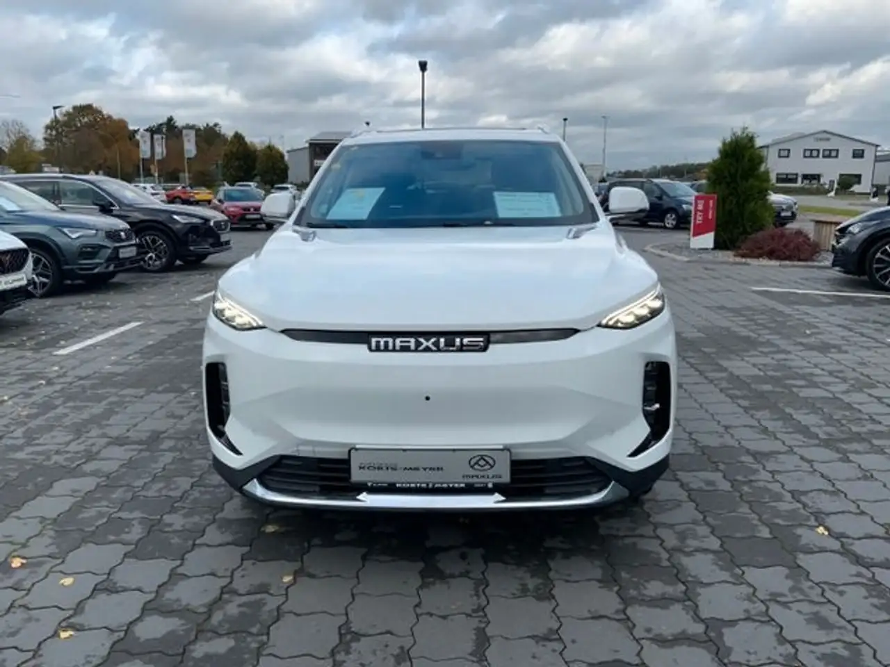 Maxus Sonstige Grand SUV 70kWh +Tempomat+PanoDach+ — Vehicle gallery 3