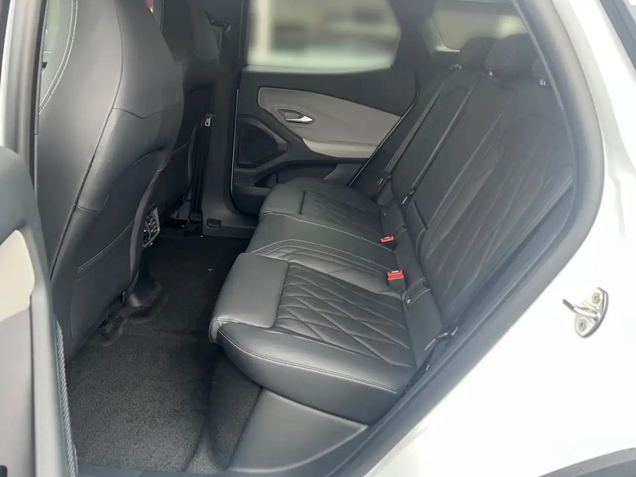 Ford Explorer Elektromotor mit Extended Range RWD 77kWh Premium — معرض صور السيارة 12