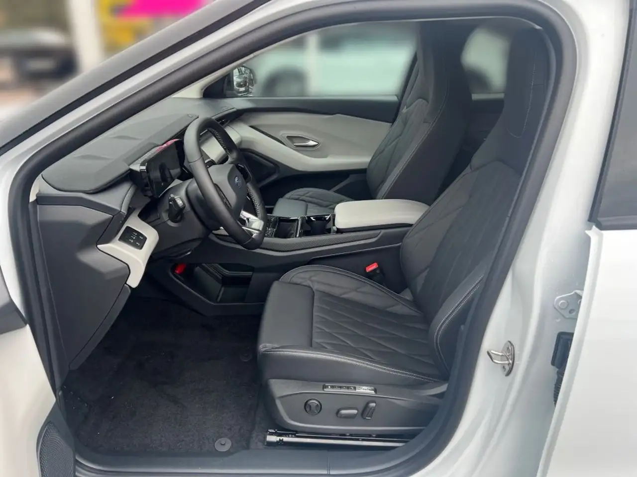 Ford Explorer Elektromotor mit Extended Range RWD 77kWh Premium — معرض صور السيارة 5