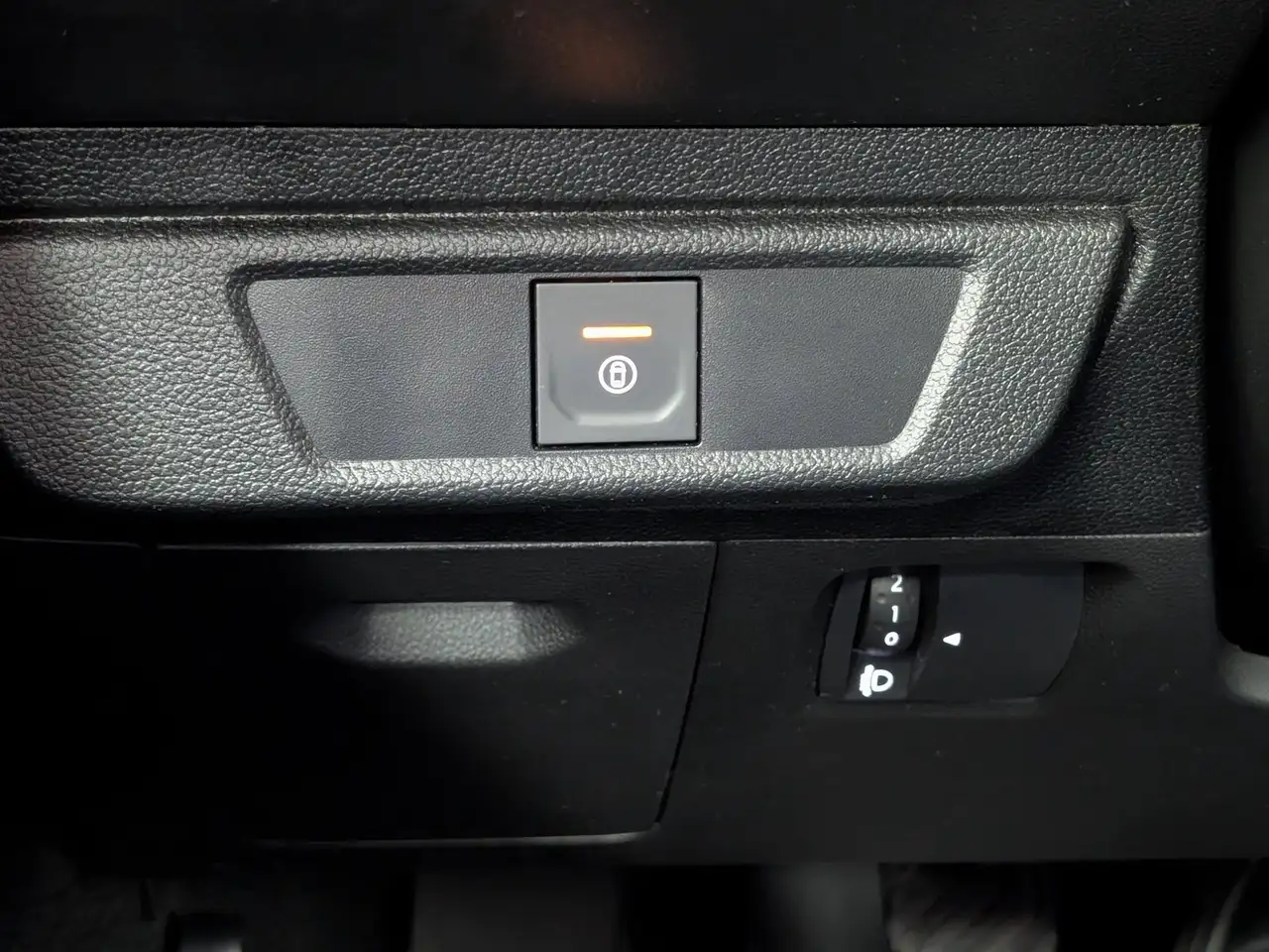Dacia Jogger TCe 110 Extreme+ 7-Sitzer Navi SHZ — Galería del vehículo 31
