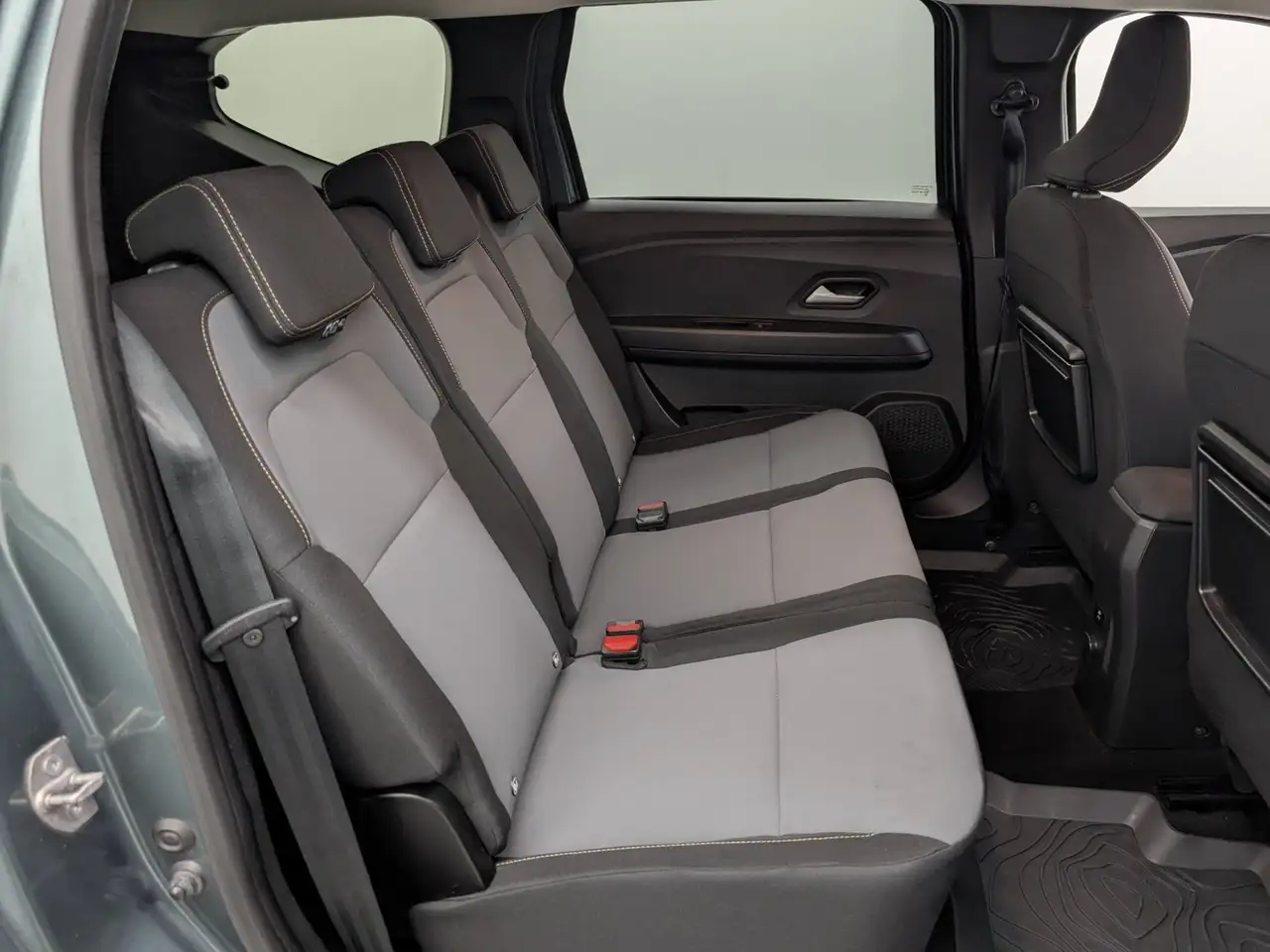 Dacia Jogger TCe 110 Extreme+ 7-Sitzer Navi SHZ — Galería del vehículo 11