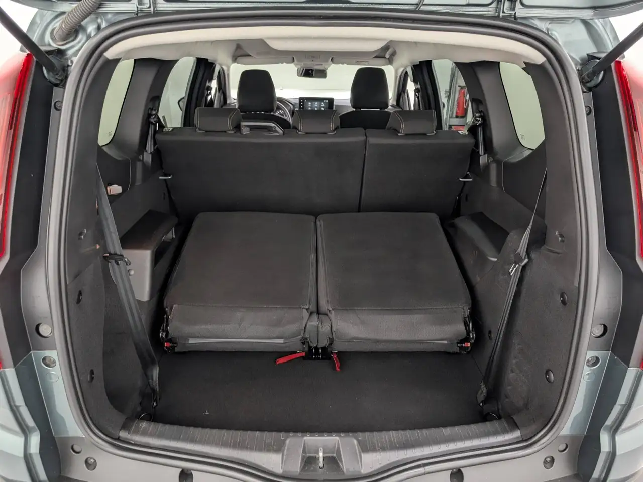 Dacia Jogger TCe 110 Extreme+ 7-Sitzer Navi SHZ — Galería del vehículo 10