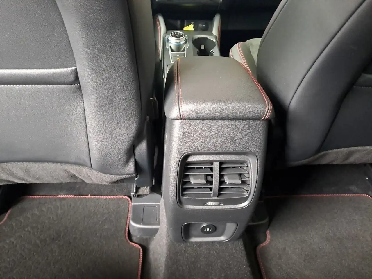 Ford Kuga 2.5 Duratec Hybrid ST-Line X — Vehicle gallery 16