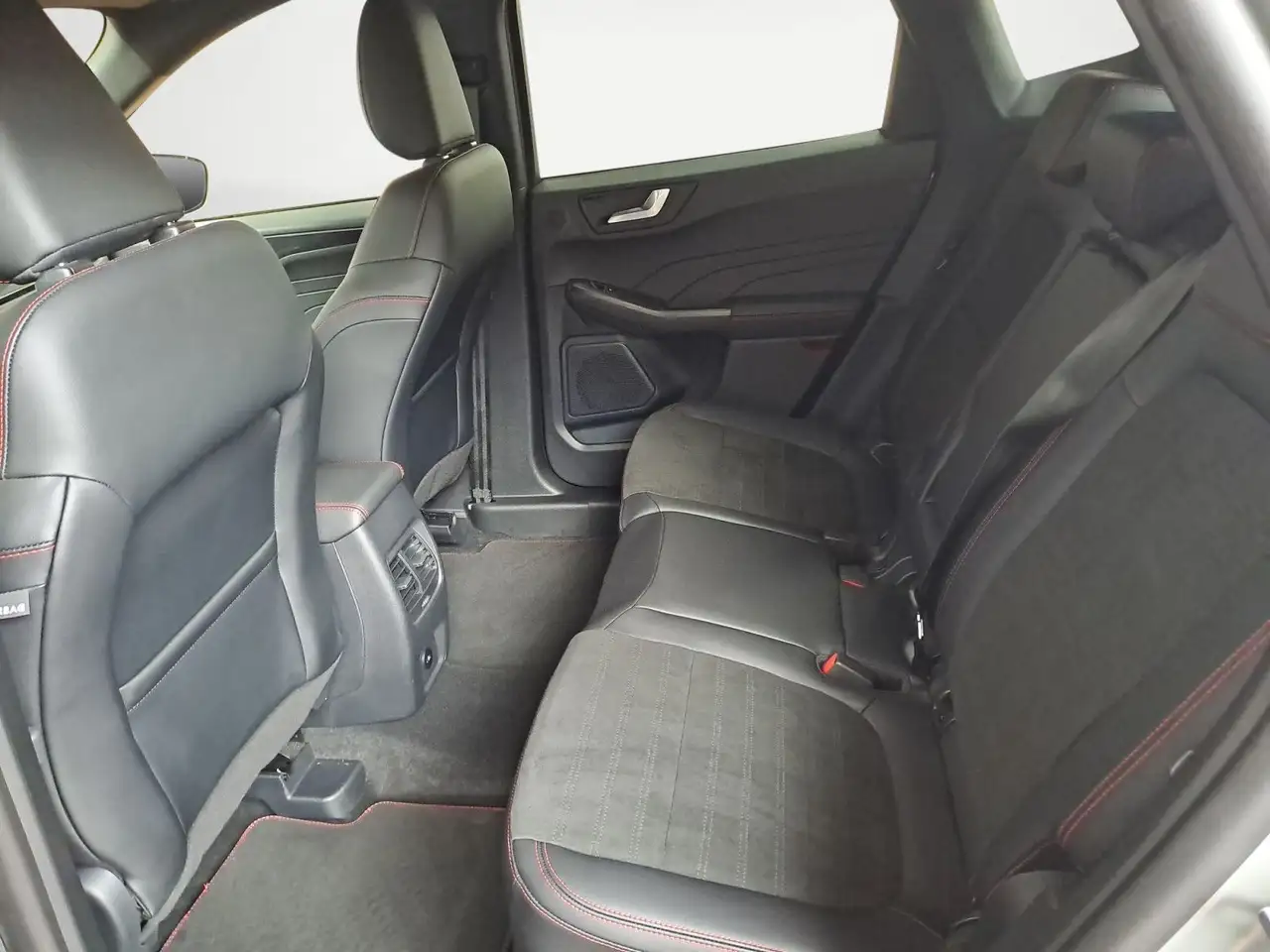 Ford Kuga 2.5 Duratec Hybrid ST-Line X — Vehicle gallery 13