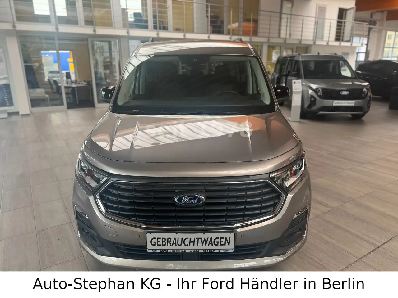 Ford Tourneo Connect Titanium — Vehicle gallery 2