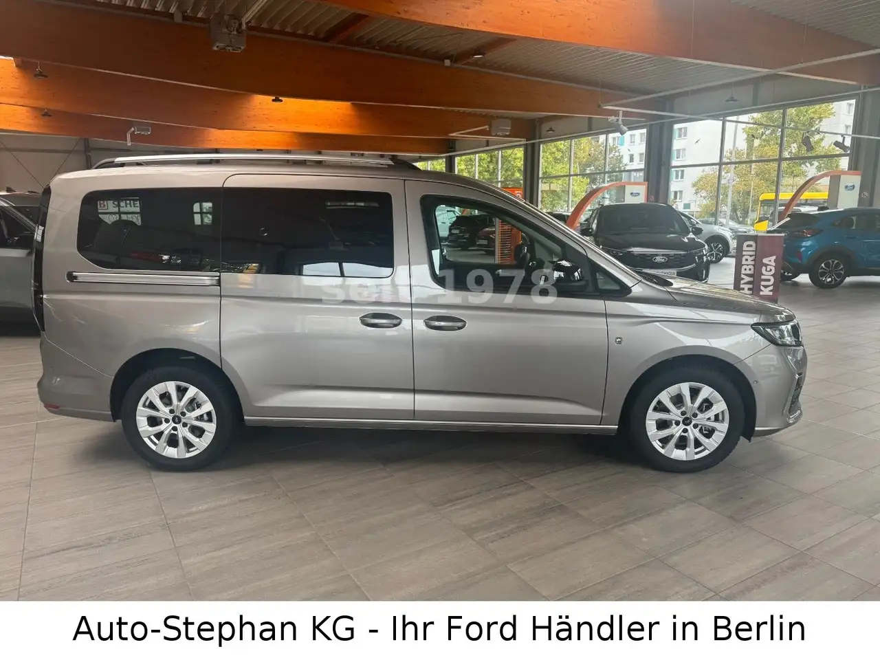 Ford Tourneo Connect Titanium — Vehicle gallery 4