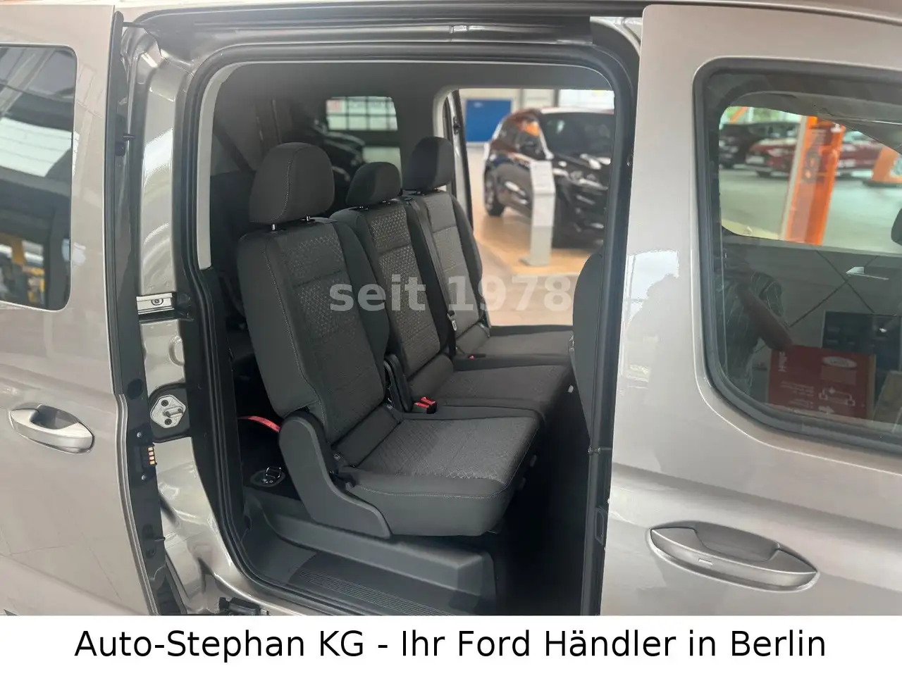 Ford Tourneo Connect Titanium — Vehicle gallery 14