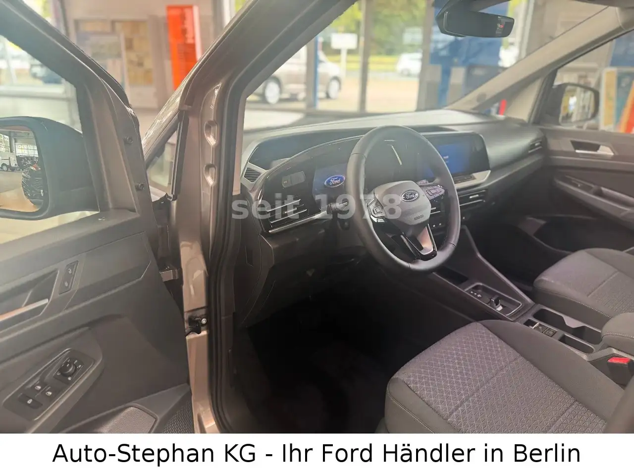 Ford Tourneo Connect Titanium — Vehicle gallery 10