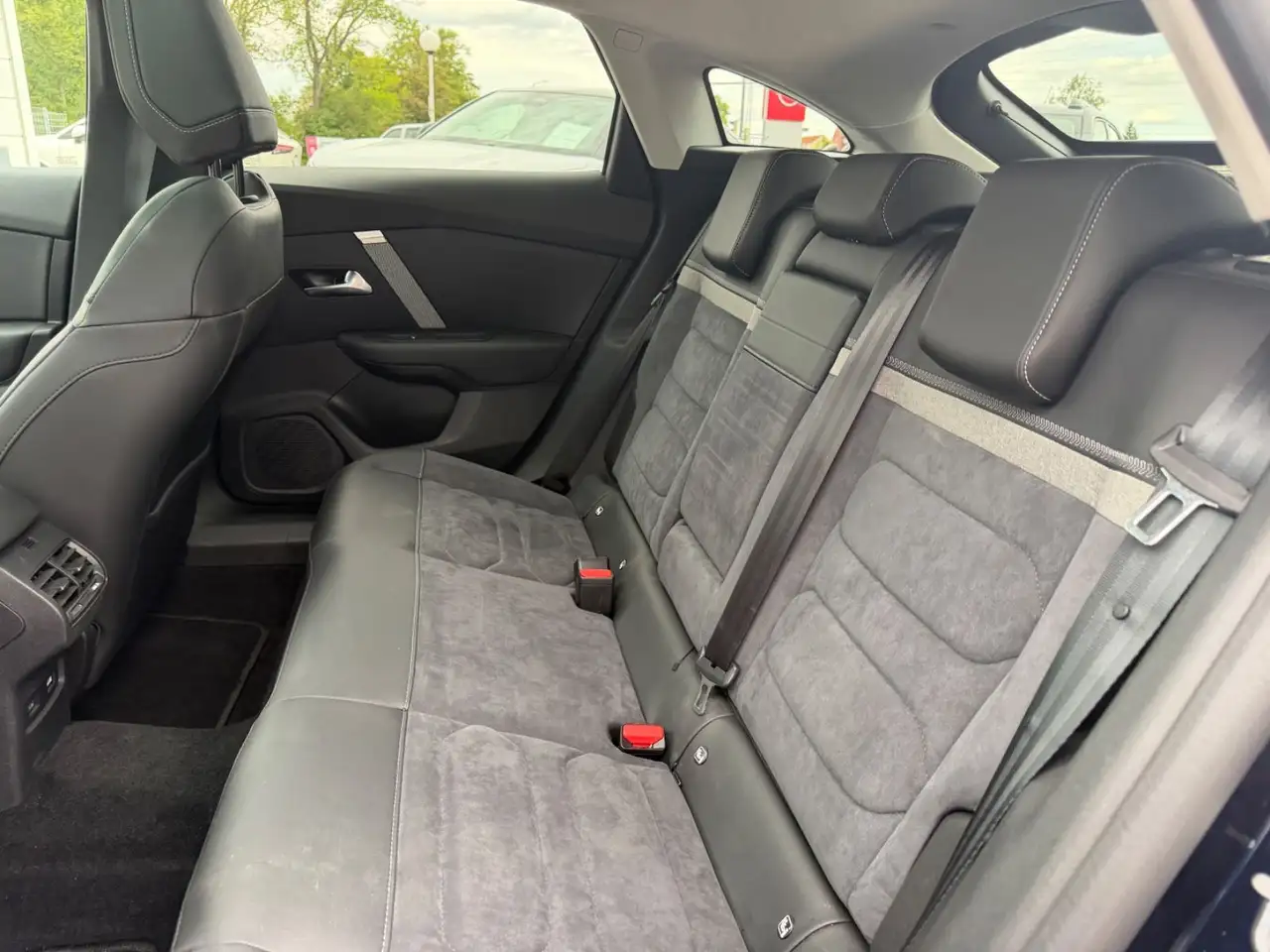 Citroen C4 Lim. Max*ALCANTARA*LED*NAVI*DAB*WINTER-PAKET* — Galerie du véhicule 20