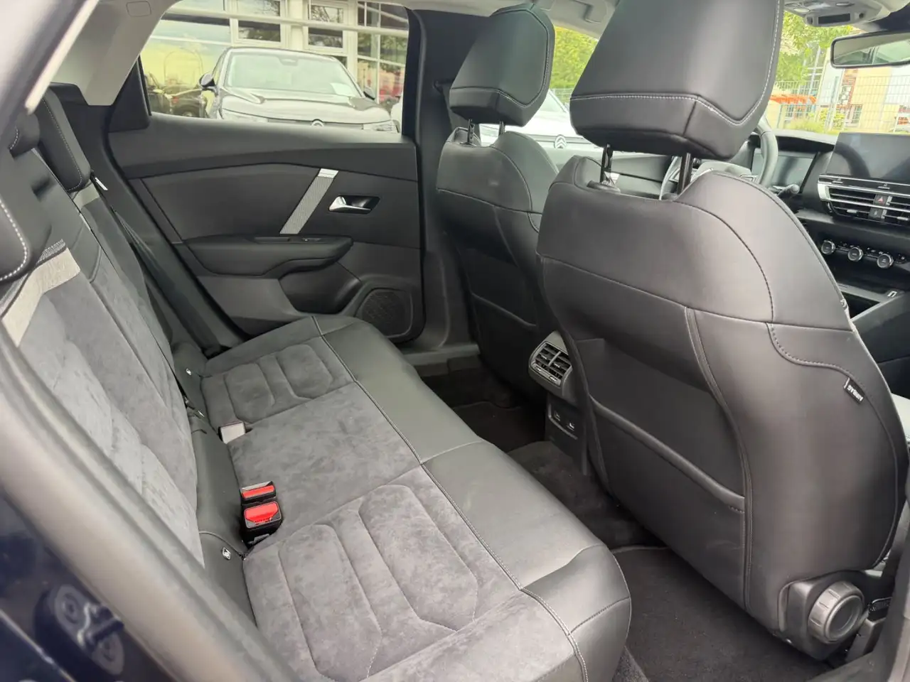 Citroen C4 Lim. Max*ALCANTARA*LED*NAVI*DAB*WINTER-PAKET* — Galerie du véhicule 26