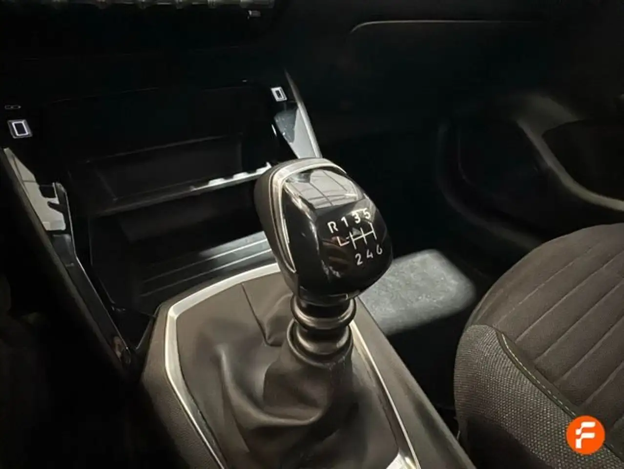 Peugeot 208 1.2 Puretech S&S Active 100 — معرض صور السيارة 18