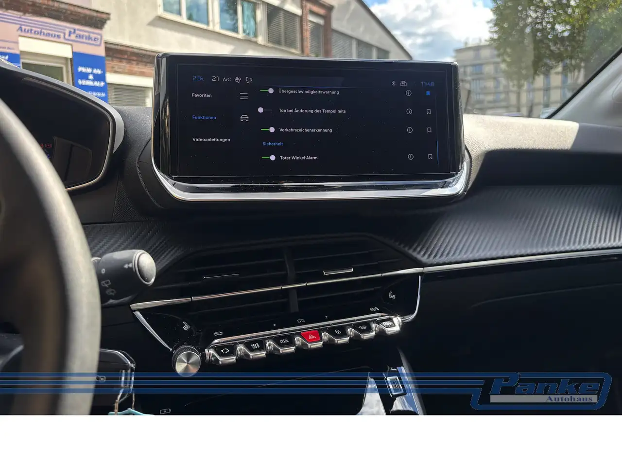 Peugeot 208 Allure 1.2*SHZ*LED*TotW*Carplay*NAV* — معرض صور السيارة 9