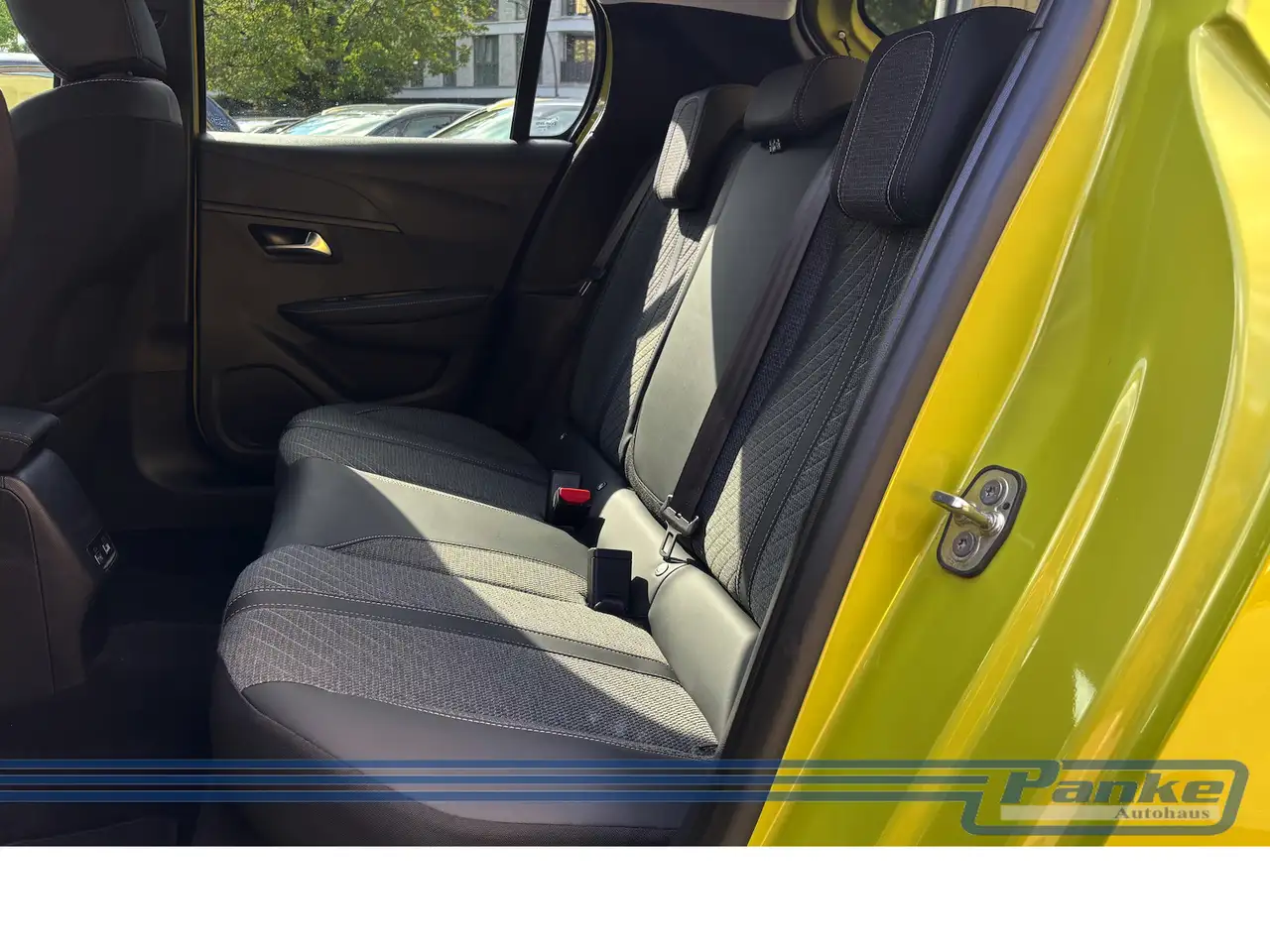 Peugeot 208 Allure 1.2*SHZ*LED*TotW*Carplay*NAV* — معرض صور السيارة 15