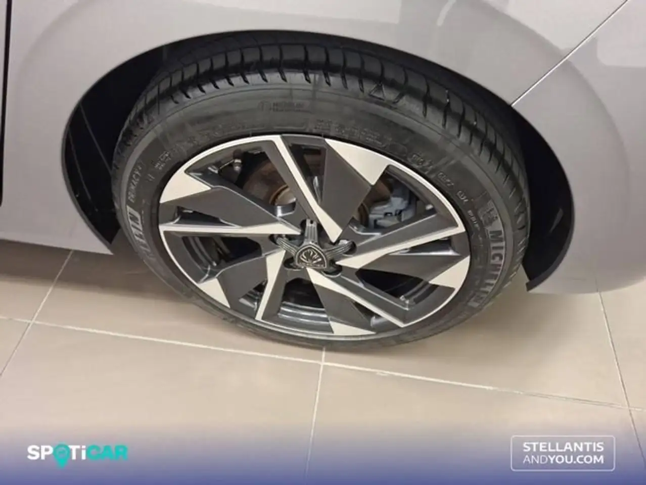 Peugeot 308 1.2 PureTech S&S Allure 130 — Galerie du véhicule 13