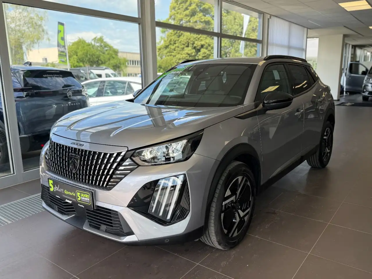 Peugeot 2008 1.2 PureTech 130 Allure — Vehicle gallery 2