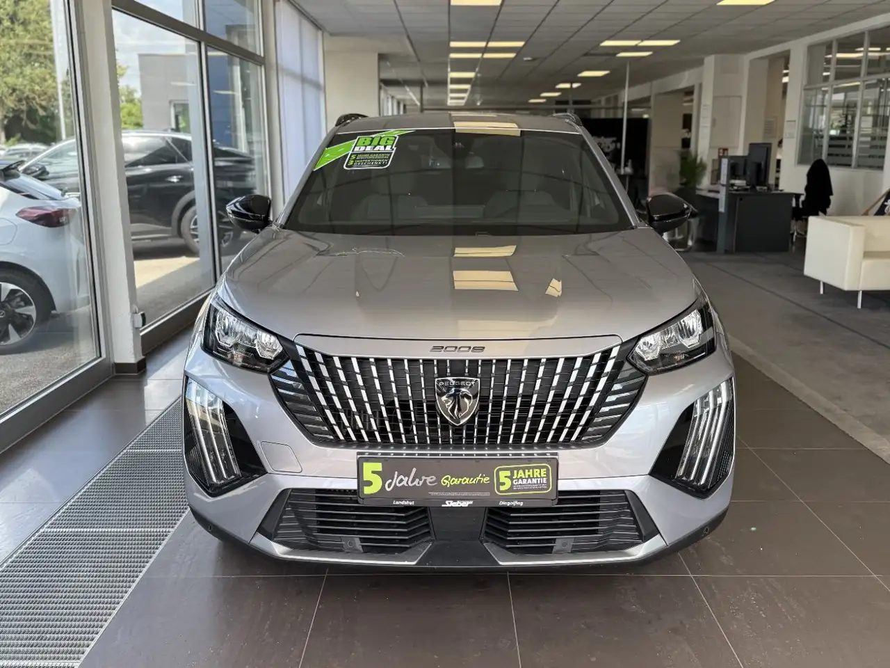 Peugeot 2008 1.2 PureTech 130 Allure — Vehicle gallery 3
