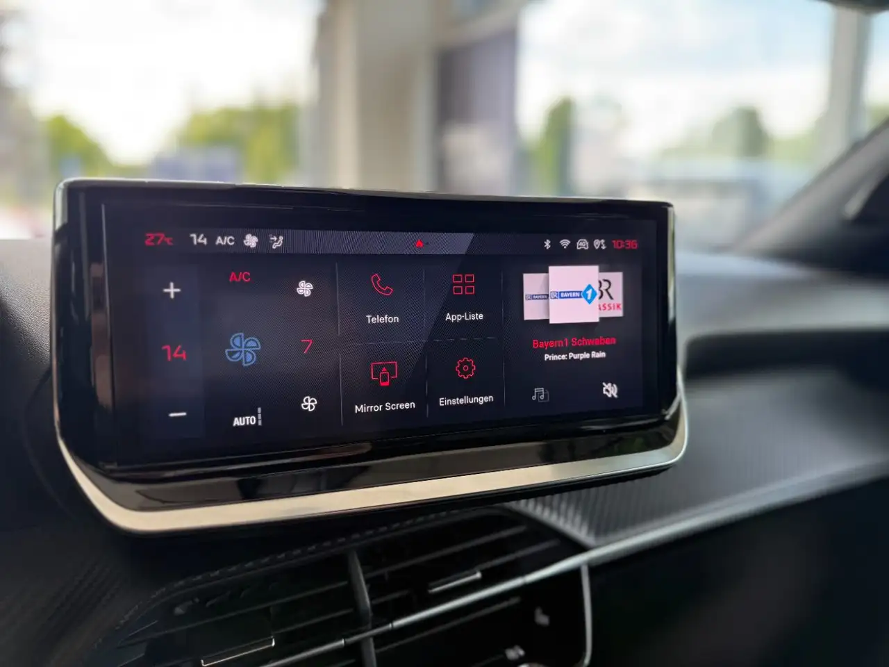 Peugeot 2008 1.2 PureTech 130 Allure — Vehicle gallery 26