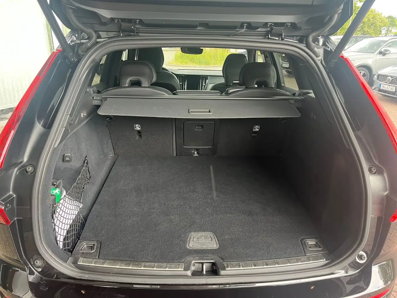 Volvo XC60 T6 AWD Recharge Plus Dark Auto — معرض صور السيارة 5