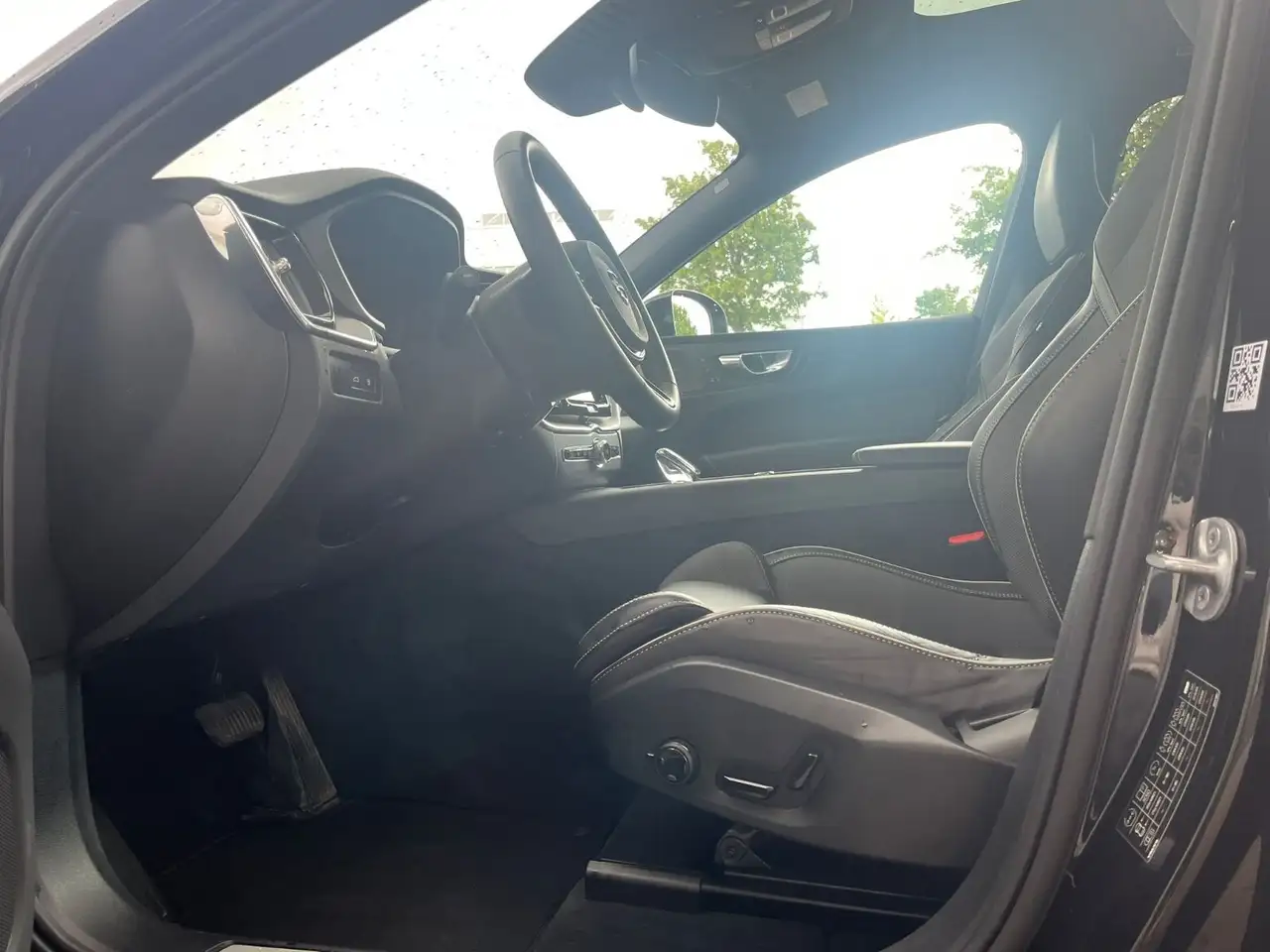 Volvo XC60 T6 AWD Recharge Plus Dark Auto — معرض صور السيارة 8