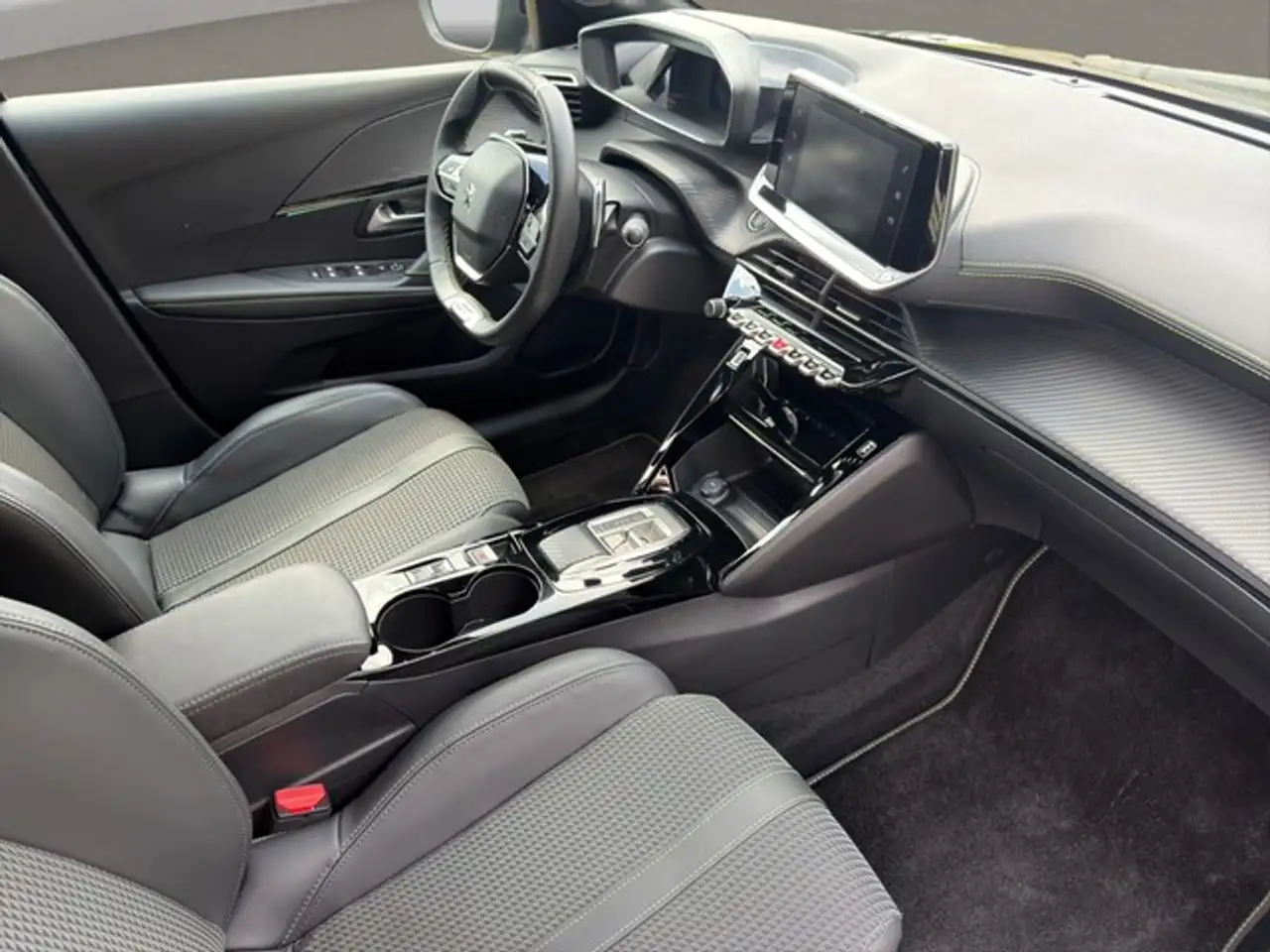 Peugeot 208 GT PureTech 100 EAT8 NAVI KAMERA PDC LED DAB SH... — Vehicle gallery 9