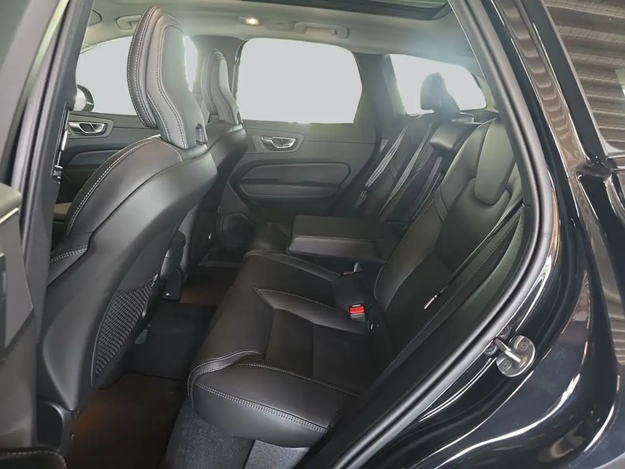 Volvo XC60 XC60 B5 B AWD Plus Dark — معرض صور السيارة 10