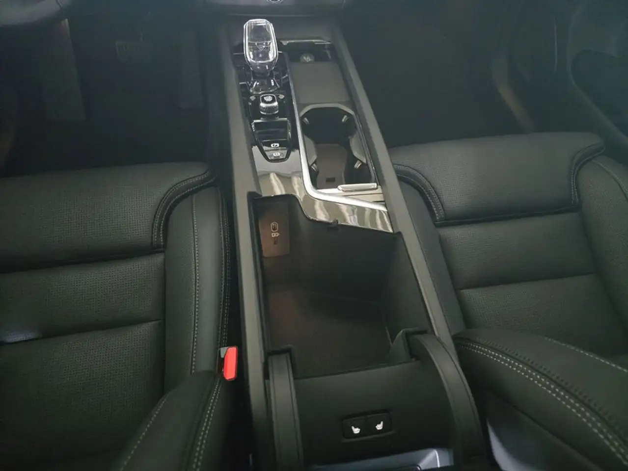 Volvo XC60 XC60 B5 B AWD Plus Dark — معرض صور السيارة 21