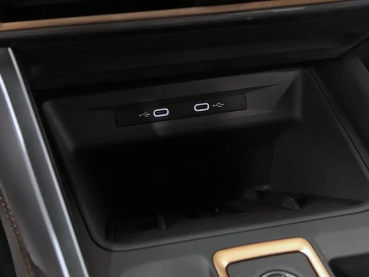 CUPRA Formentor 1.5 e-Hybrid 200 VZ DSG — Vehicle gallery 38