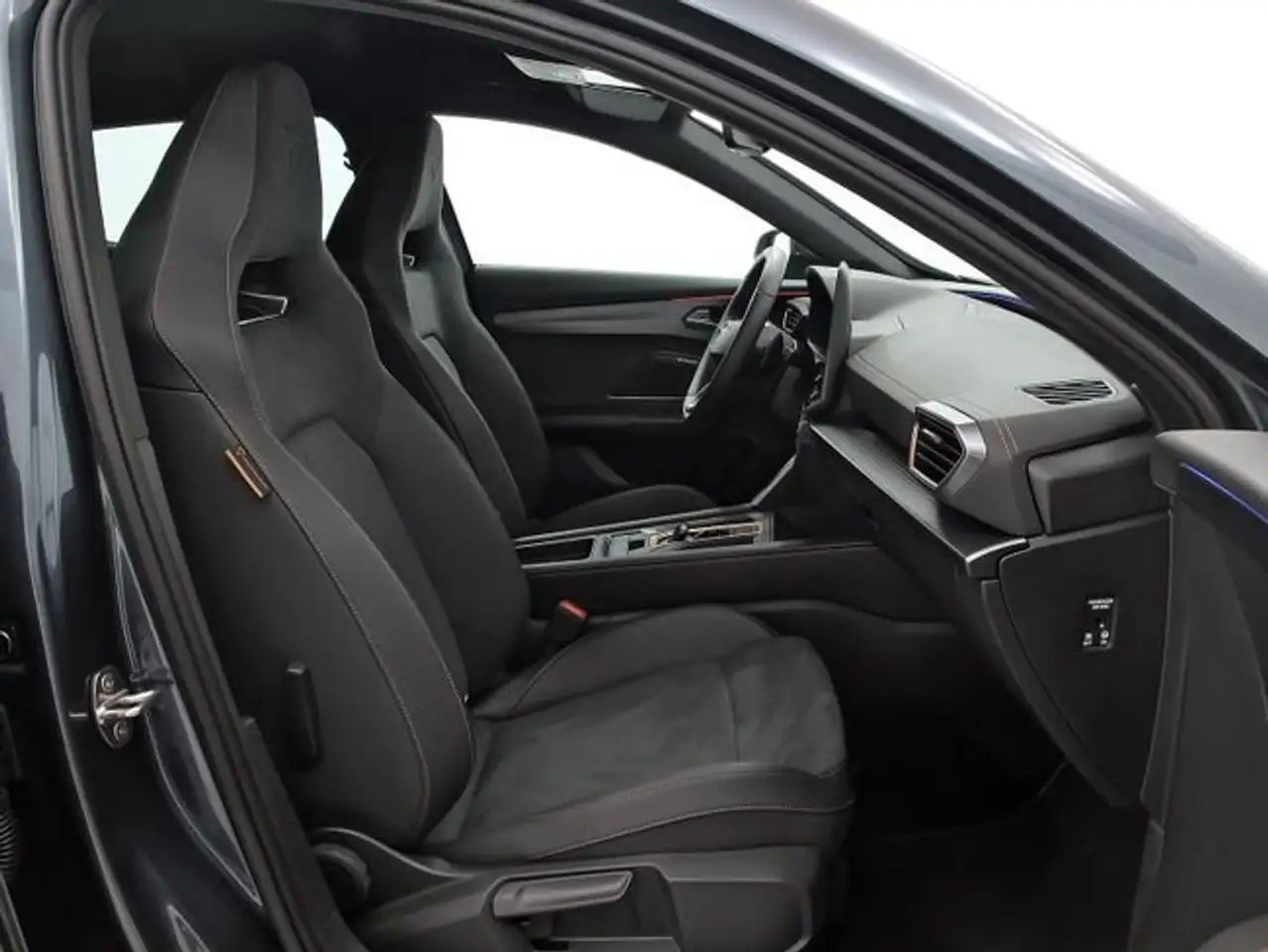 CUPRA Formentor 1.5 e-Hybrid 200 VZ DSG — Vehicle gallery 7
