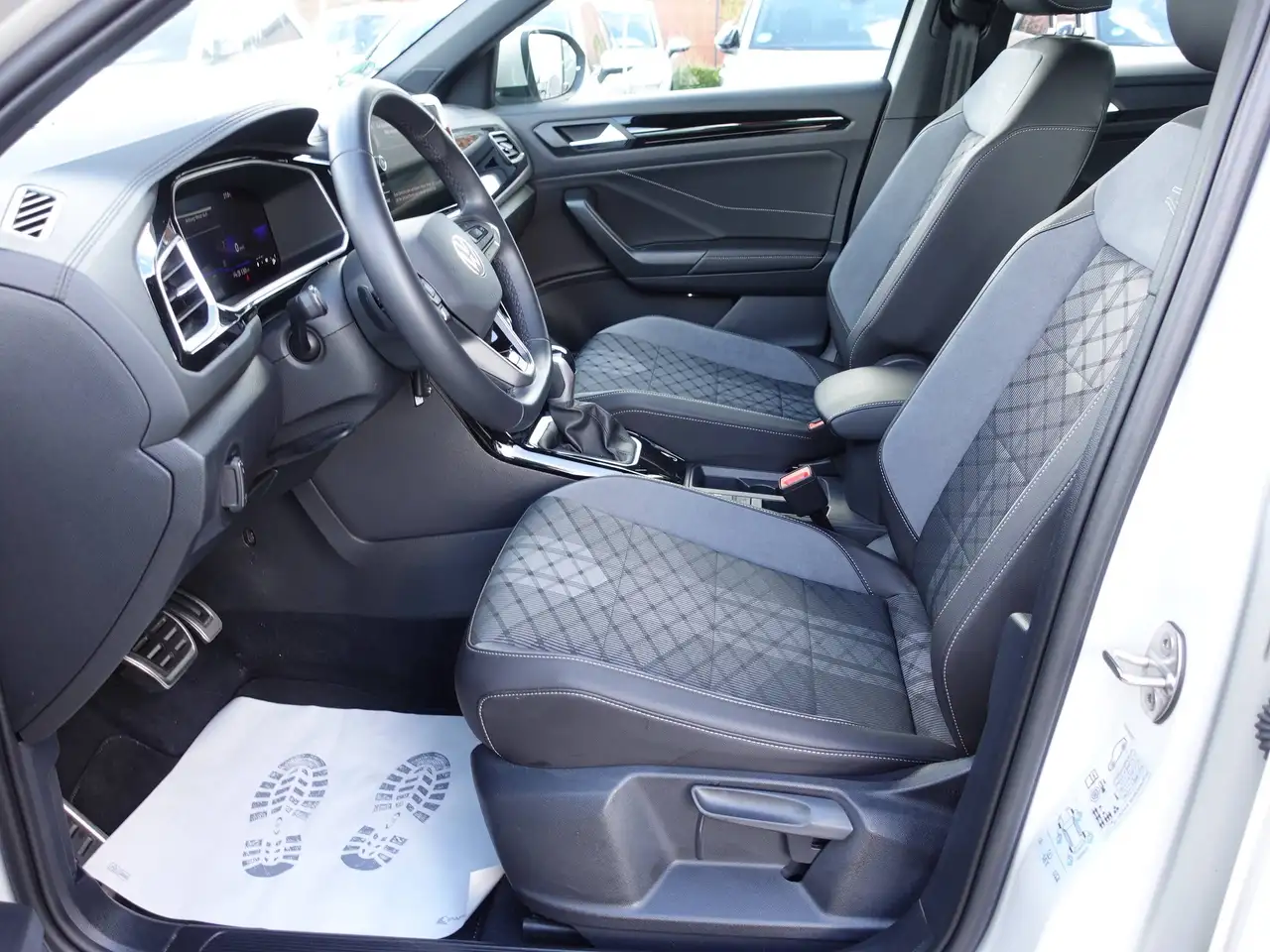 Volkswagen T-Roc 1,5 TSI DSG/ACC/IQ-Light Matrix/R-Line — Galerie du véhicule 11
