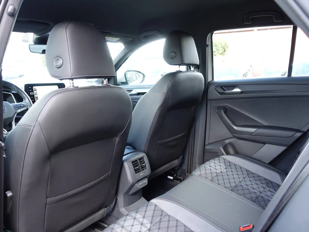 Volkswagen T-Roc 1,5 TSI DSG/ACC/IQ-Light Matrix/R-Line — Galerie du véhicule 23