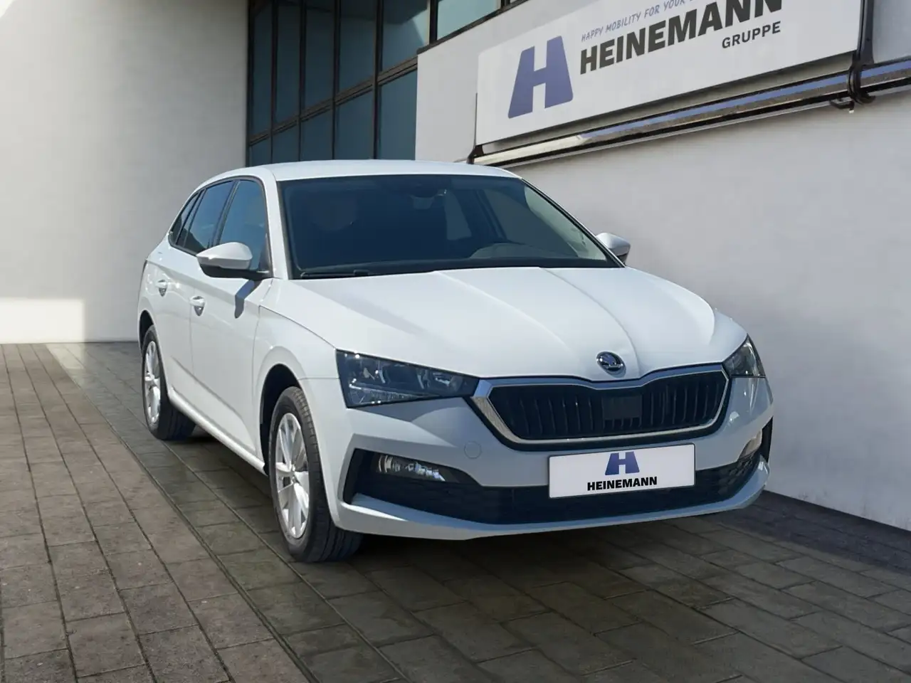 Skoda Scala 1.0 TSI DSG LED AHK Winterp. Shz. Tempom. — معرض صور السيارة 7