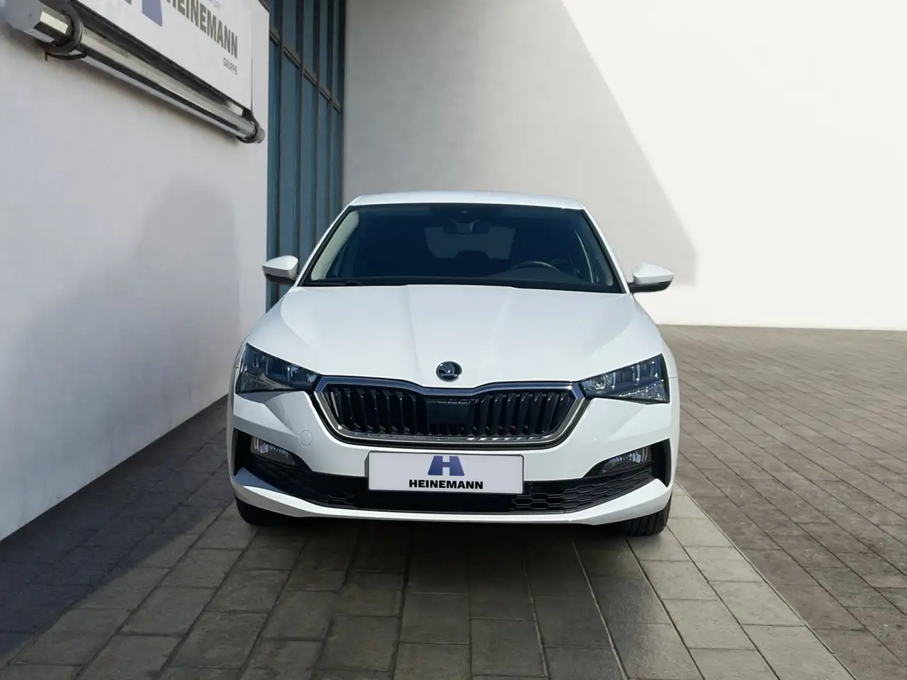 Skoda Scala 1.0 TSI DSG LED AHK Winterp. Shz. Tempom. — معرض صور السيارة 8