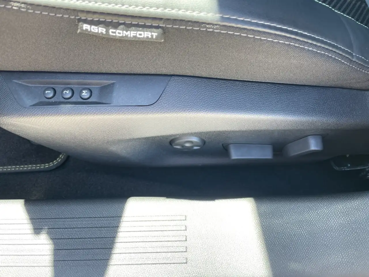 Peugeot 308 SW GT PureTech 130 EAT8 Navi Digitales Cockpit Mem — Galería del vehículo 21