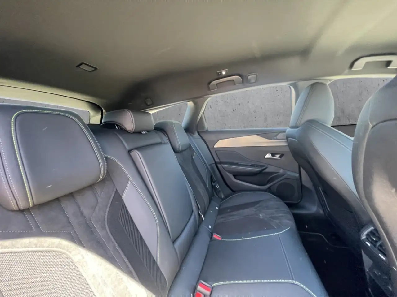 Peugeot 308 SW GT PureTech 130 EAT8 Navi Digitales Cockpit Mem — Galería del vehículo 14