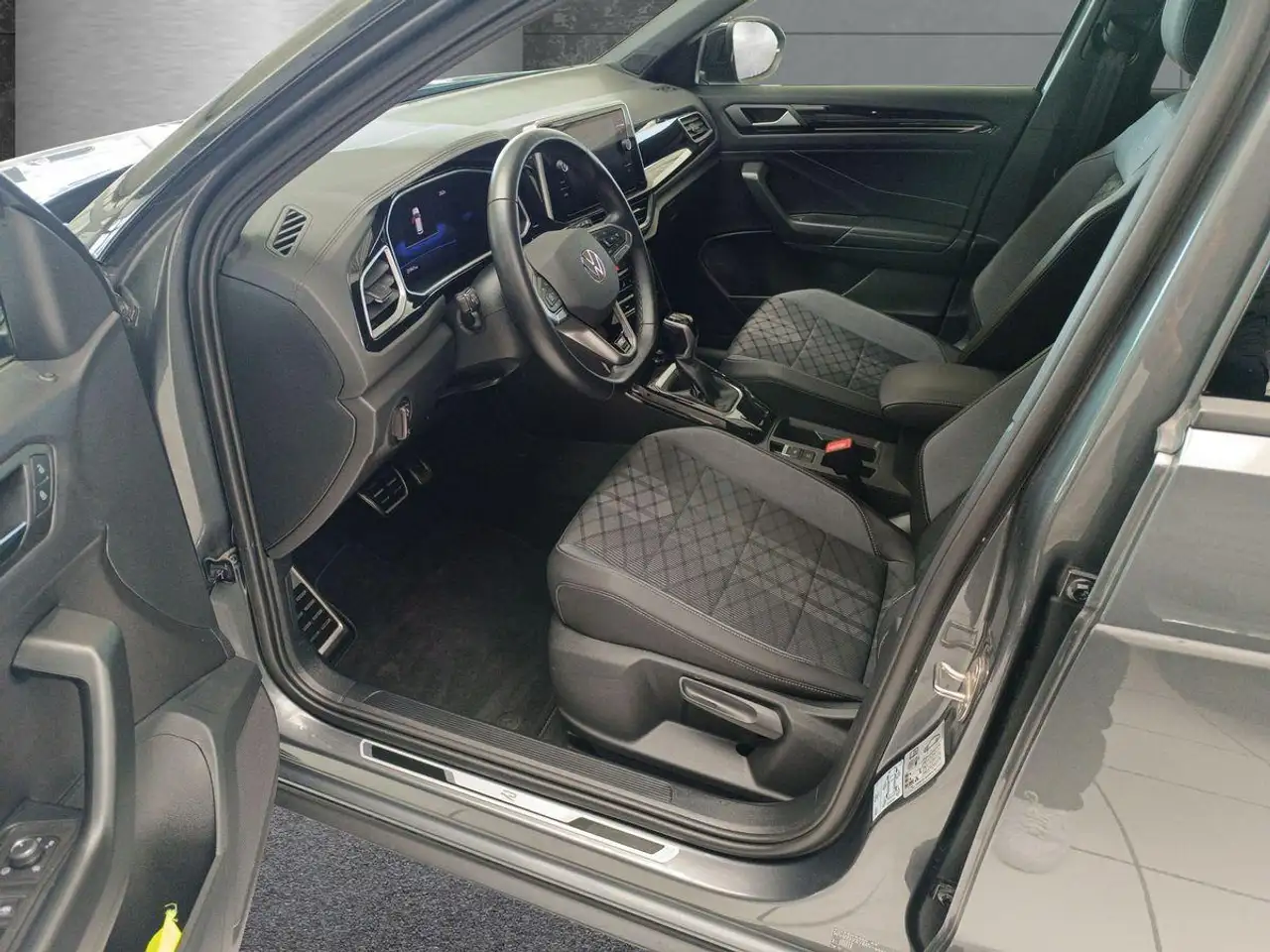 Volkswagen T-Roc 1.5 TSI "R-LINE" 150 PS DSG+NAVI+SHZ+AHK — Vehicle gallery 12