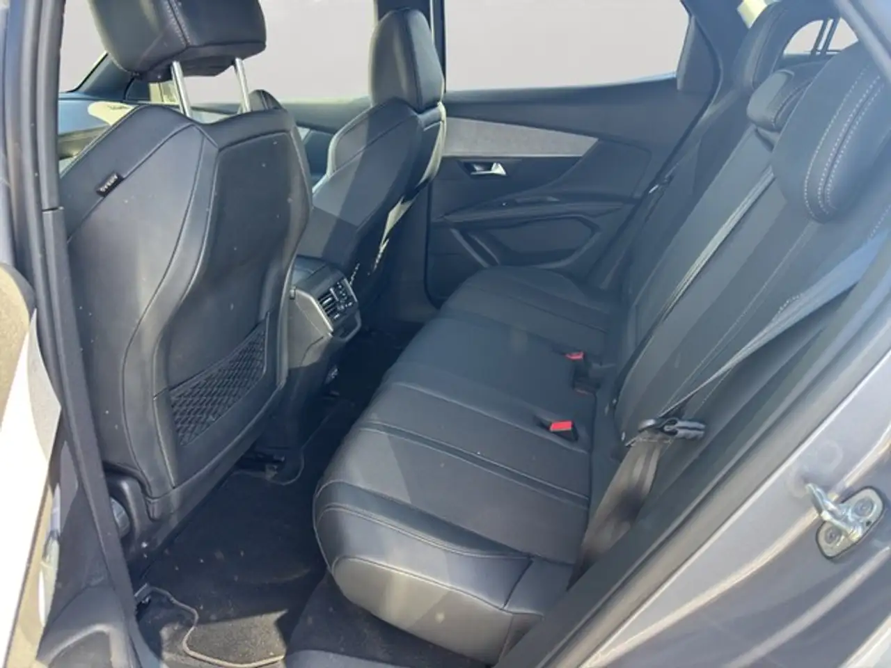 Peugeot 3008 Hybrid 136 GT NAVI+LED+CAM+PDC v/h+SITZHZG+ACC+ — Galería del vehículo 10