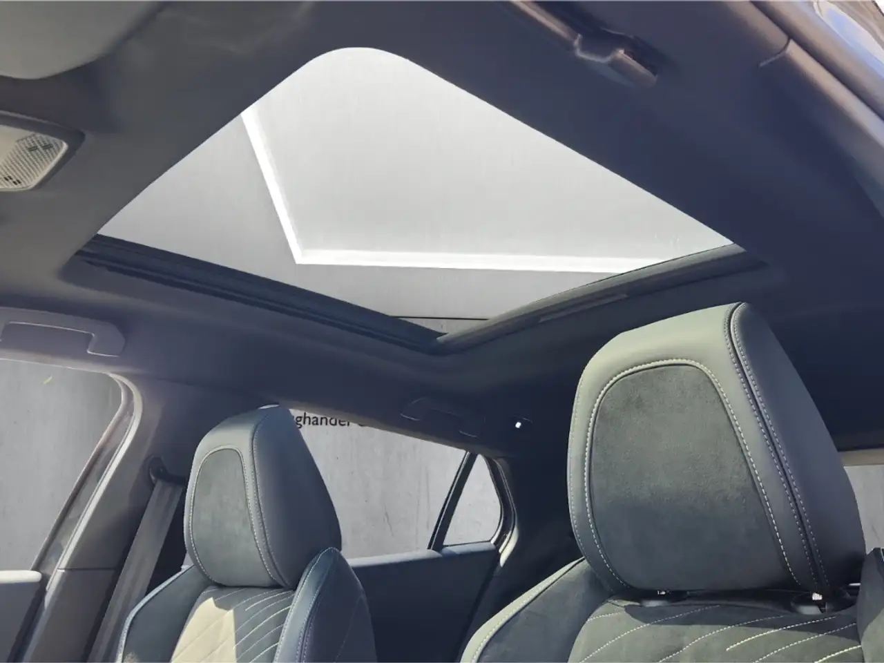 Peugeot 2008 GT PT 130 EAT 8 ACC LED El.-Pano Kamera SHZ El.-Si — معرض صور السيارة 17