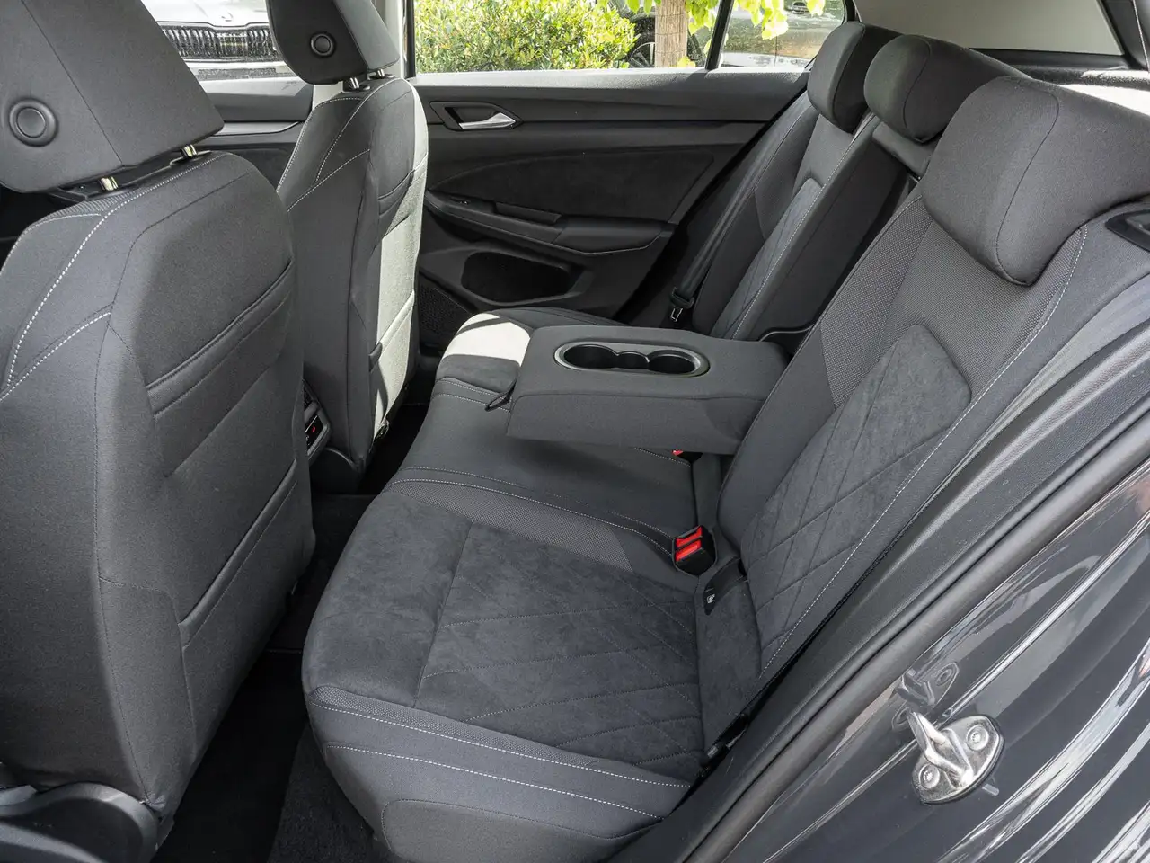 Volkswagen Golf 2.0 TSI DSG Style LHZ ACC AMBIENTE SHZ ALU — Galería del vehículo 16