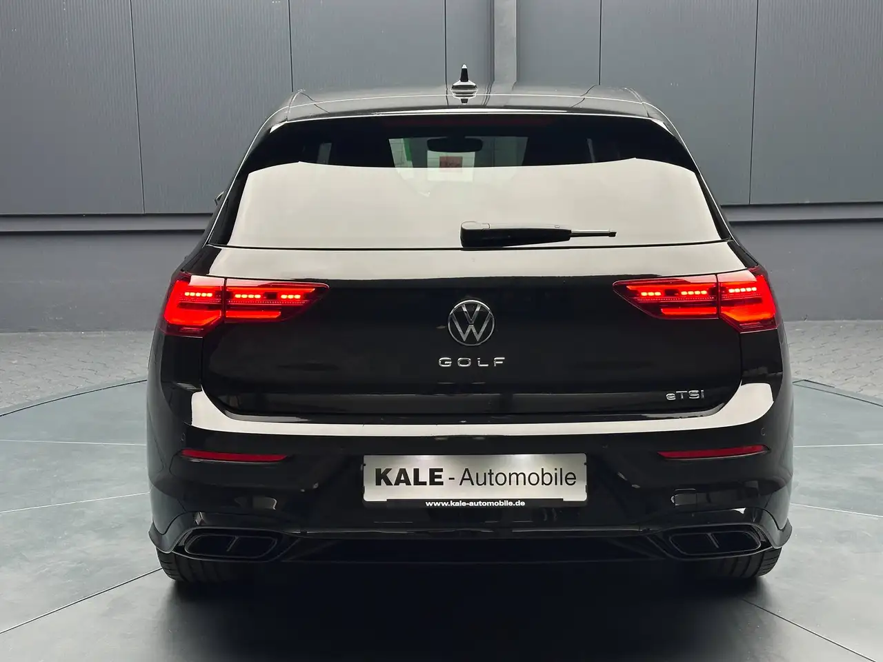 Volkswagen Golf Lim. 1.5 eTSI R-Line/Black Style*18Zoll*H&K*Matrix*Kamera* — Vehicle gallery 4